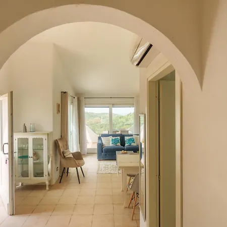 Sea View Apartment *